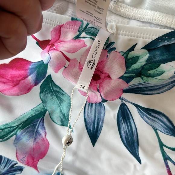 Brand new with tags Cupshe Swim Suit.  Women’s size 1X. - Picture 4 of 5